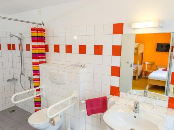 Schanzenstern Altona GmbH : photo 3 de la chambre chambre triple - accessible aux personnes à mobilité réduite