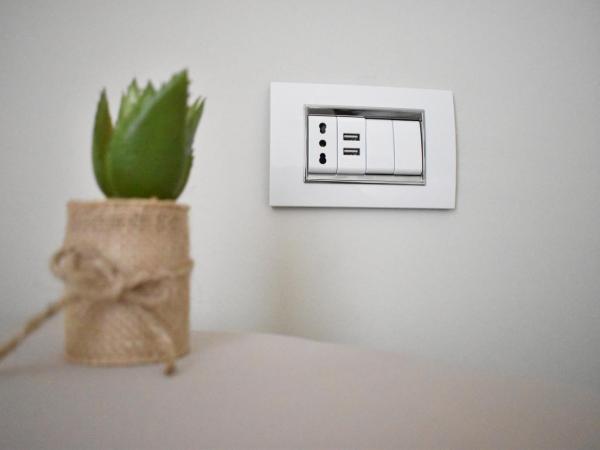 Enjoy Your Stay - Guest House - Olbia : photo 8 de la chambre chambre triple confort avec douche