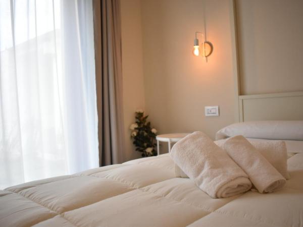 Enjoy Your Stay - Guest House - Olbia : photo 5 de la chambre chambre double avec salle de bains privative