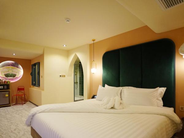 4 Monkeys Hotel : photo 1 de la chambre suite avec baignoire spa