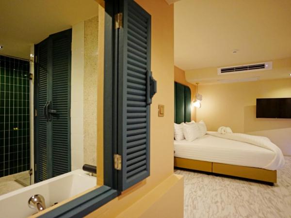 4 Monkeys Hotel : photo 2 de la chambre suite avec baignoire spa