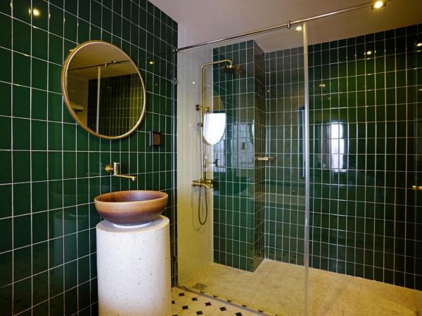 4 Monkeys Hotel : photo 6 de la chambre suite avec baignoire spa