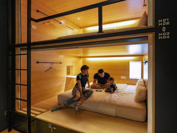 The Bed KLCC : photo 5 de la chambre chambre familiale (salle de bains commune)