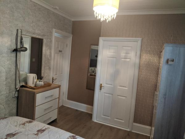 Hunters Lodge B&B : photo 6 de la chambre chambre double avec salle de bains privative