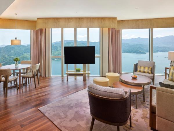 Hyatt Regency Shenzhen Yantian : photo 2 de la chambre suite lit king-size - vue sur océan