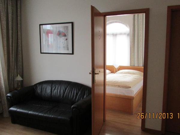 Villa Jinonice : photo 7 de la chambre chambre double ou lits jumeaux