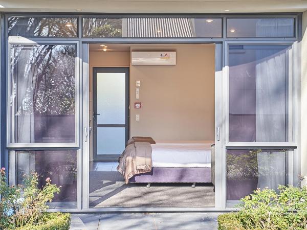 Azena Suites & Apartment : photo 3 de la chambre studio triple de luxe avec baignoire spa