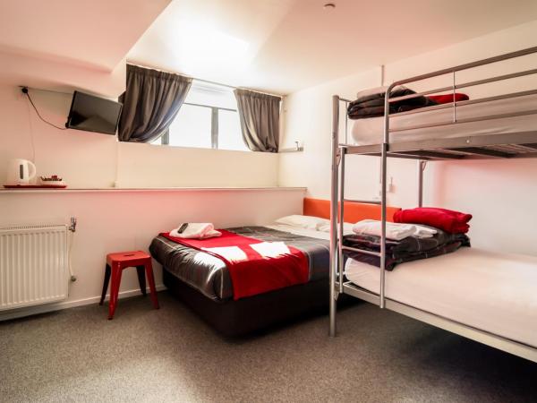 Urbanz : photo 1 de la chambre chambre familiale avec salle de bains