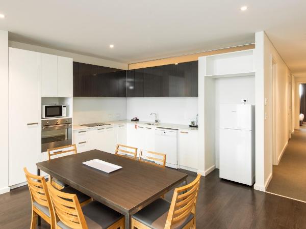 Mawson Lakes Hotel : photo 6 de la chambre two-bedroom central apartment (stair access only)