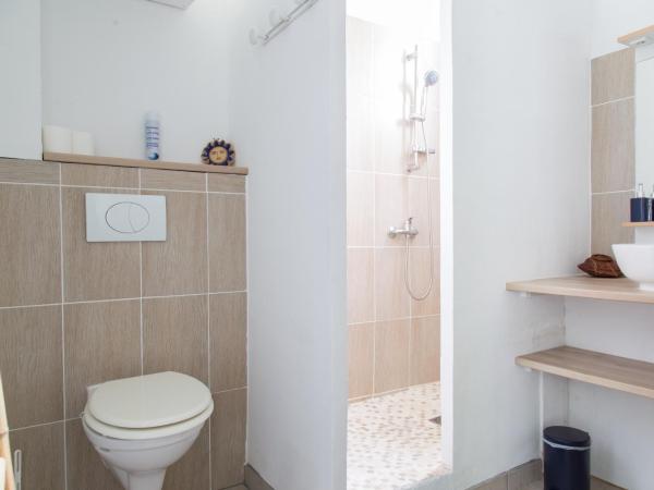 Maison d'hôtes L'îlot bambou : photo 7 de la chambre bungalow - vue sur jardin