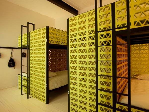 Downtown Beds : photo 5 de la chambre lit dans dortoir mixte de 4 lits avec salle de bains privée