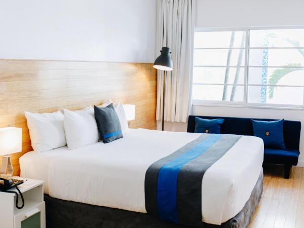 Aqua Hotel & Suites : photo 2 de la chambre chambre lit king-size standard