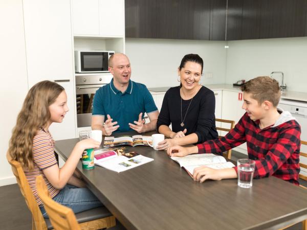 Mawson Lakes Hotel : photo 7 de la chambre two-bedroom central apartment (stair access only)