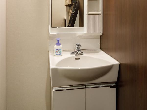 Hotel Owl Tokyo Nippori : photo 6 de la chambre chambre quadruple privée avec douche