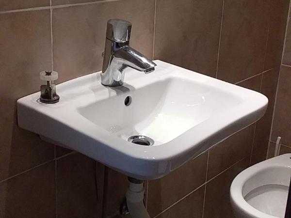 Camera Rarisa Napoli centro : photo 7 de la chambre petite chambre double