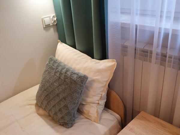 Hostel Mleczna - Metro Zacisze : photo 7 de la chambre chambre double deluxe avec balcon