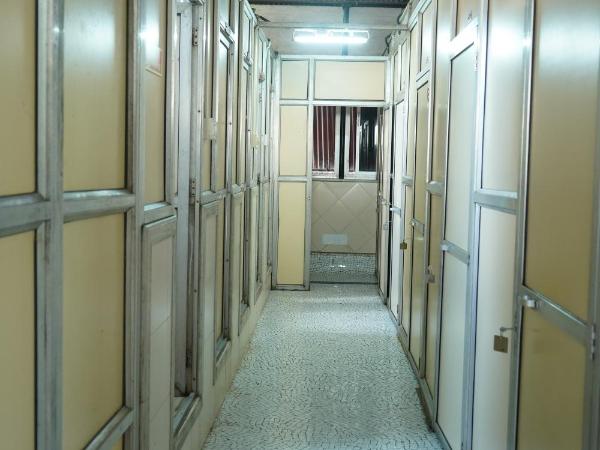 Sharda Residency : photo 1 de la chambre chambre triple avec salle de bains commune