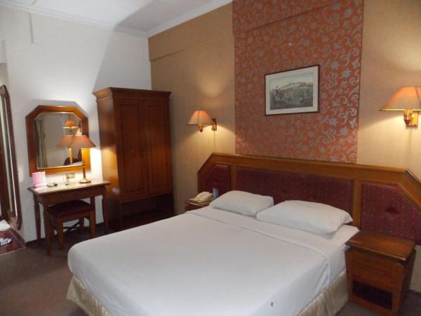 Puri Mega Hotel : photo 2 de la chambre chambre double ou lits jumeaux supérieure