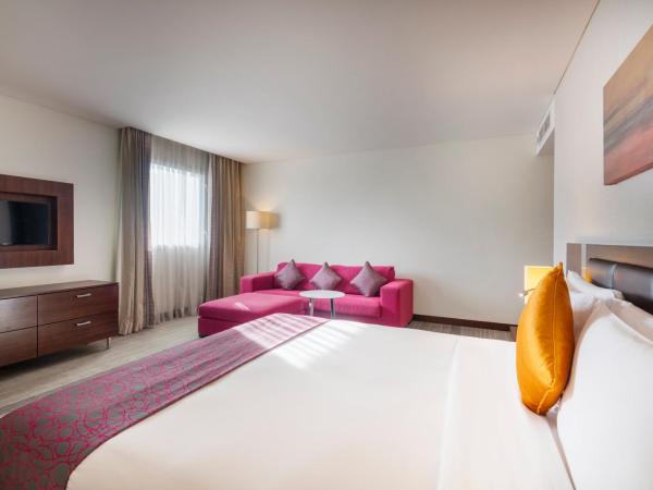 Holiday Inn AlSeeb Muscat, an IHG Hotel : photo 4 de la chambre suite lit king-size – non-fumeurs