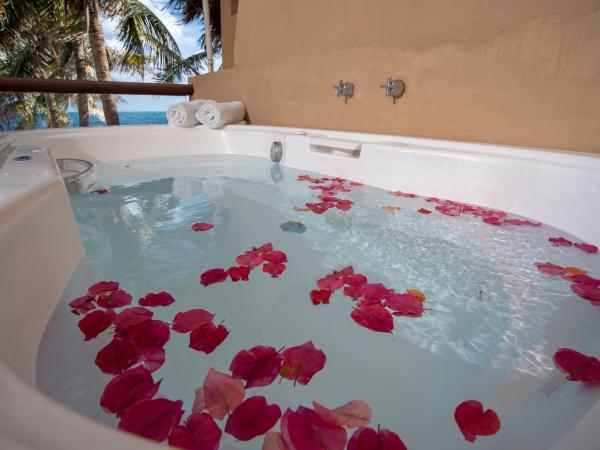 Hotel Playa La Media Luna : photo 4 de la chambre suite lit king-size avec jacuzzi et terrasse - vue sur océan