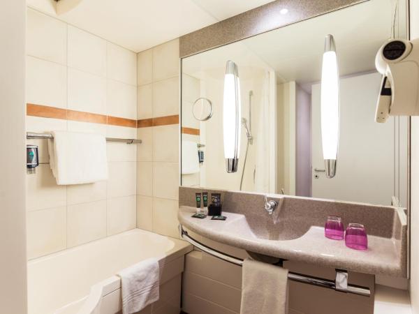 Novotel Düsseldorf City West : photo 6 de la chambre chambre supérieure lit queen-size