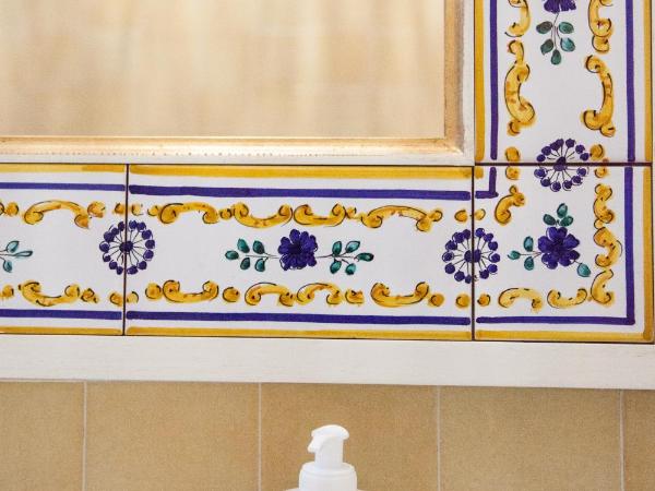 Suite Villa Carolina : photo 3 de la chambre chambre double - vue sur piscine