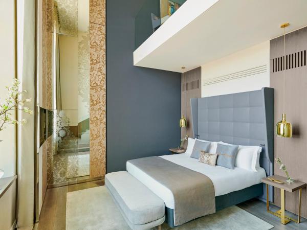 InterContinental Lyon - Hotel Dieu by IHG : photo 2 de la chambre suite lit king-size en duplex - vue sur rivière