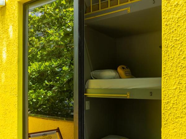 I'm Hostel Leblon Rio de Janeiro : photo 2 de la chambre lit dans dortoir mixte 6 lits avec salle de bains séparée