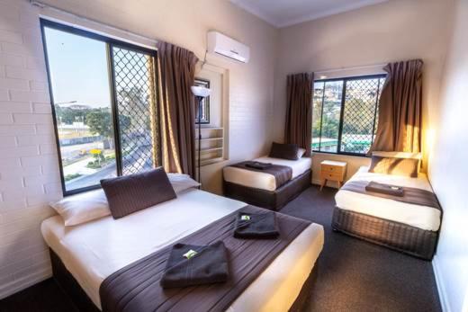 Kingsford Riverside Inn : photo 1 de la chambre chambre familiale avec salle de bains commune