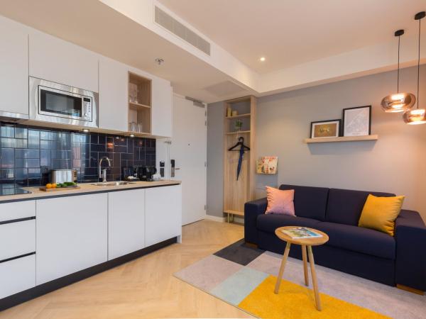 Staybridge Suites The Hague - Parliament, an IHG Hotel : photo 5 de la chambre suite 1 chambre lit king-size avec canapé-lit