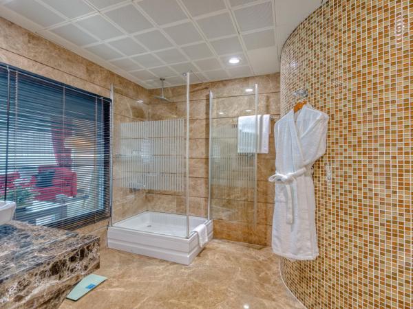 Sealife Family Resort Hotel : photo 2 de la chambre suite avec jacuzzi