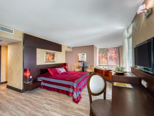 Sealife Family Resort Hotel : photo 4 de la chambre suite avec jacuzzi