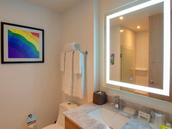 Holiday Inn & Suites - Merida La Isla, an IHG Hotel : photo 3 de la chambre chambre lit king-size standard
