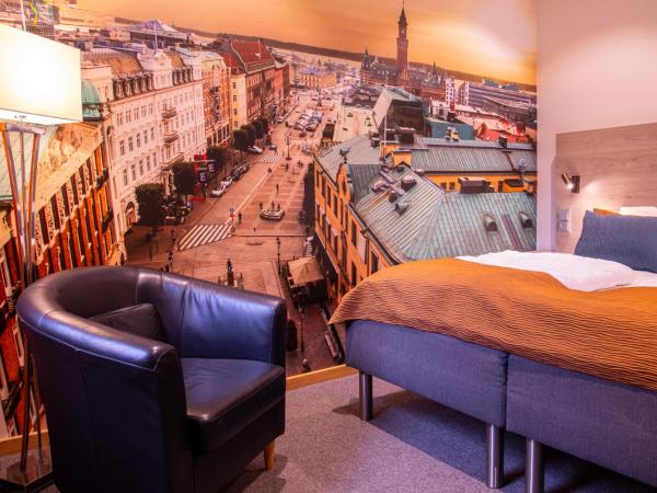 Dream - Luxury Hostel : photo 2 de la chambre chambre triple avec salle de bains commune