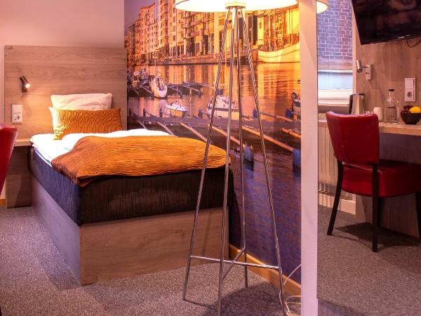 Dream - Luxury Hostel : photo 1 de la chambre chambre simple avec salle de bains commune