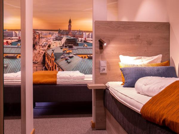 Dream - Luxury Hostel : photo 7 de la chambre chambre triple avec salle de bains commune