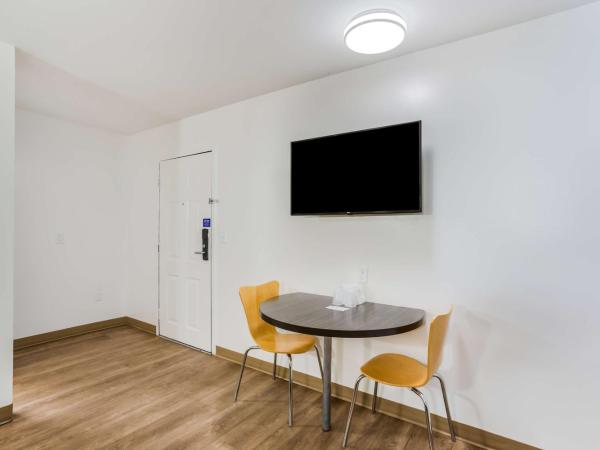 Motel 6-Jacksonville, FL - South : photo 4 de la chambre chambre lit king-size - non-fumeurs