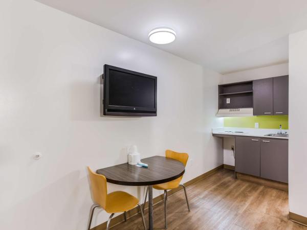 Motel 6-Jacksonville, FL - South : photo 1 de la chambre chambre lit queen-size - non-fumeurs