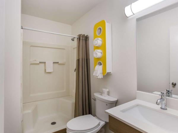 Motel 6-Jacksonville, FL - South : photo 5 de la chambre chambre lit king-size - non-fumeurs