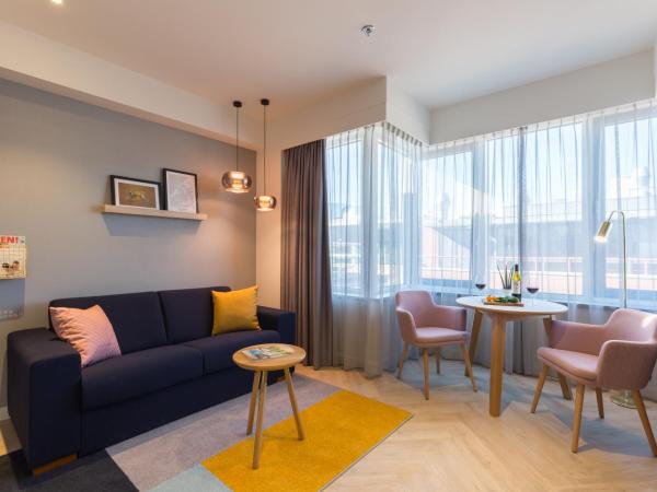 Staybridge Suites The Hague - Parliament, an IHG Hotel : photo 7 de la chambre suite 1 chambre lit king-size avec canapé-lit