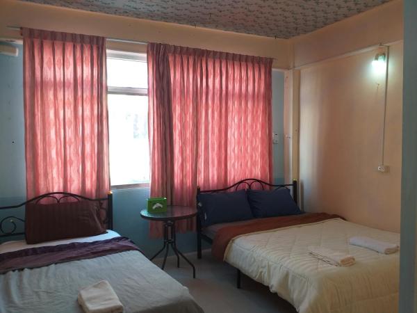 OK.home@Donmuang airport : photo 3 de la chambre chambre triple avec salle de bains privative