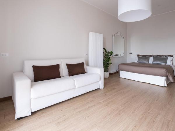 Cute & Cozy rooms train station : photo 8 de la chambre chambre quadruple avec salle de bains privative