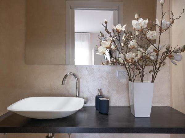 Cute & Cozy rooms train station : photo 5 de la chambre chambre quadruple avec salle de bains privative