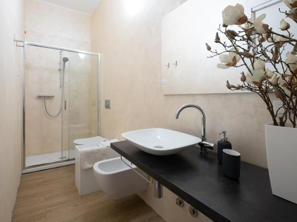 Cute & Cozy rooms train station : photo 6 de la chambre chambre quadruple avec salle de bains privative