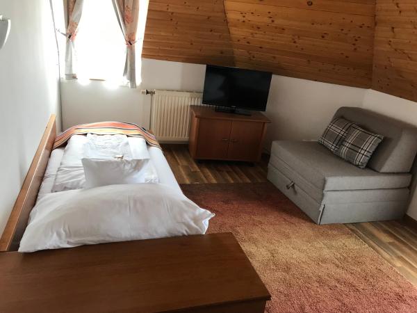 Zöldtető Panzió : photo 1 de la chambre chambre triple avec balcon