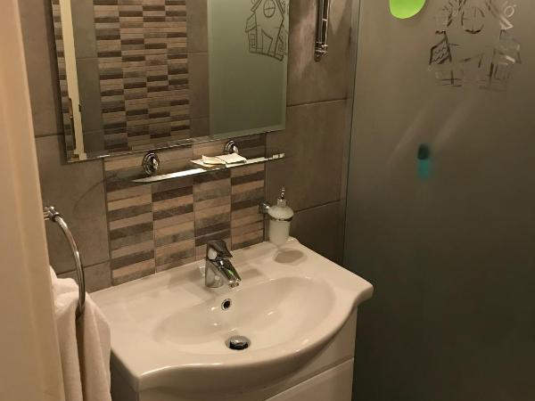 Zöldtető Panzió : photo 3 de la chambre chambre triple avec balcon