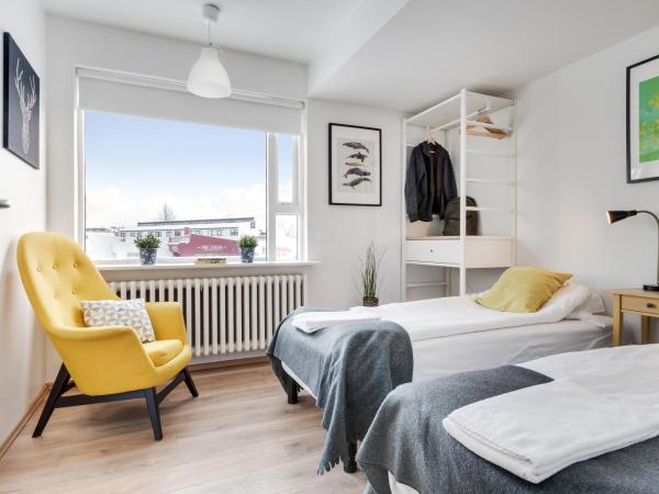 Lækur Guesthouse : photo 3 de la chambre chambre familiale avec salle de bains commune