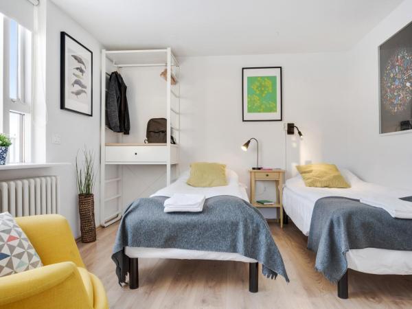 Lækur Guesthouse : photo 2 de la chambre chambre familiale avec salle de bains commune