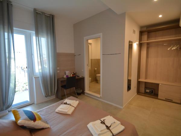 Graffiti : photo 1 de la chambre chambre double avec balcon - vue sur ville