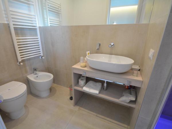 Graffiti : photo 8 de la chambre chambre double supérieure - vue sur ville